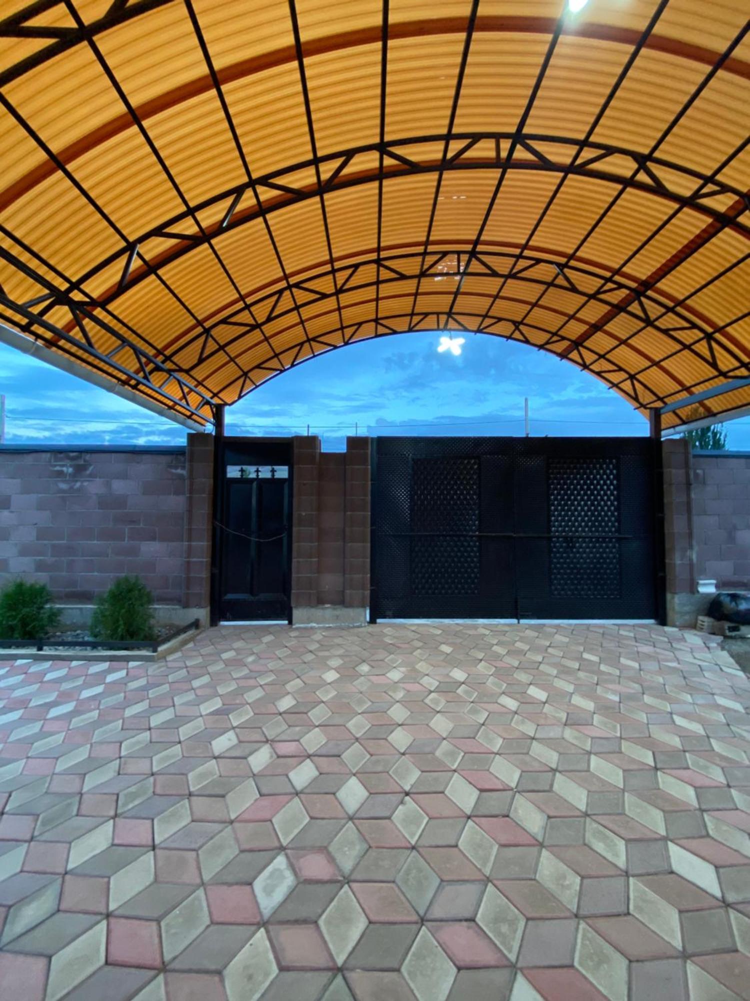 Guest House Glover Karakol Bagian luar foto