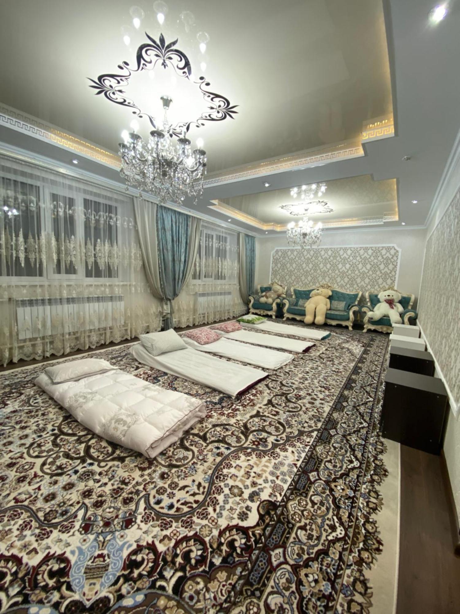 Guest House Glover Karakol Bagian luar foto